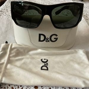 D&G women sunglasses black
